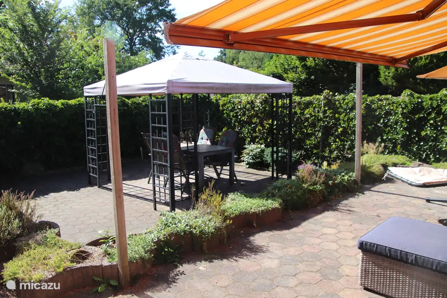 Blick auf die untere Terrasse