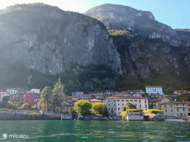 La Casa Sul Lago | Italie, Lac de Côme, Onno - appartement Vue d'Onno au bord du lac de Côme.