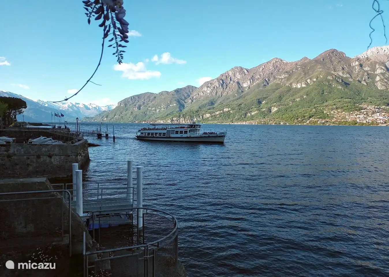 Mit der Fähre Lecco-Bellagio können Sie den See kreuz und quer überqueren. Der Steg liegt weniger als 100 Meter von der Wohnung entfernt.