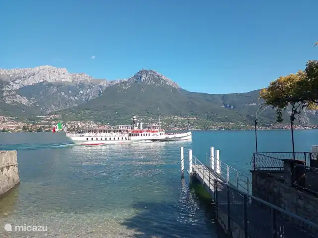 La Casa Sul Lago | Italie, Lac de Côme, Onno - appartement Le pédalo Concordia part d'Onno pour Mandello del Lario.