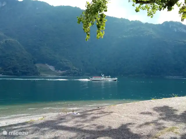 La Casa Sul Lago | Italie, Lac de Côme, Onno - appartement Le ferry en route vers Abbadia Lariana.