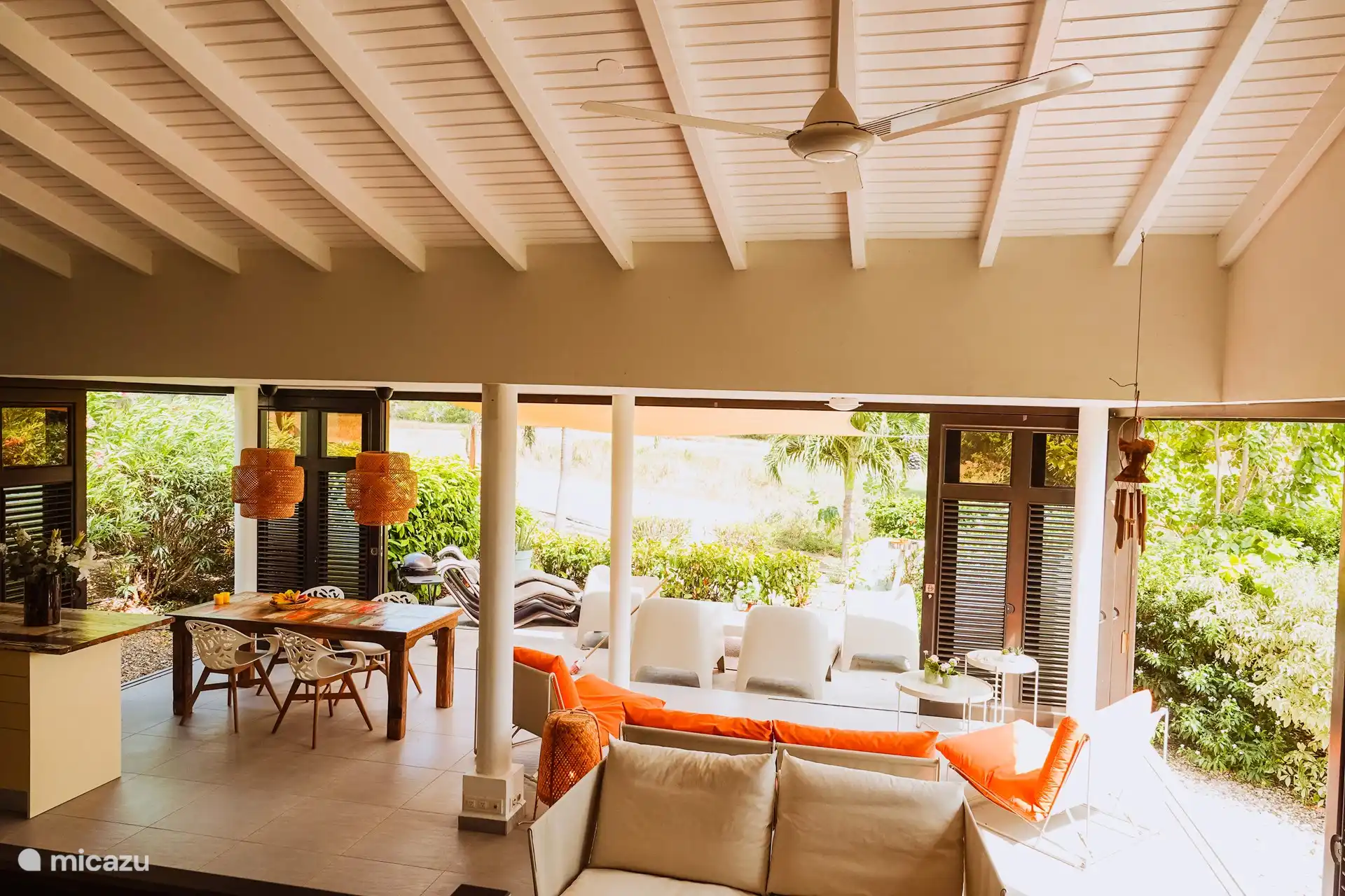 Spacious living room