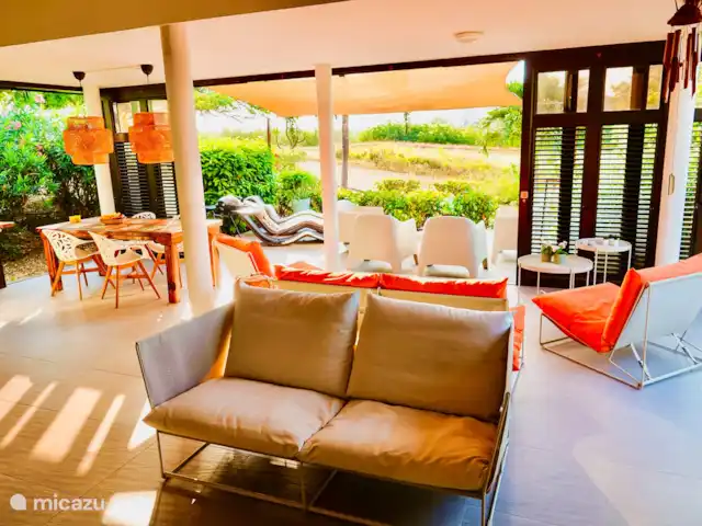 Bungalow de luxe sur Blue Bay | Curaçao, Curaçao-Centre, Blue Bay - bungalow Coin salon près de la télévision
