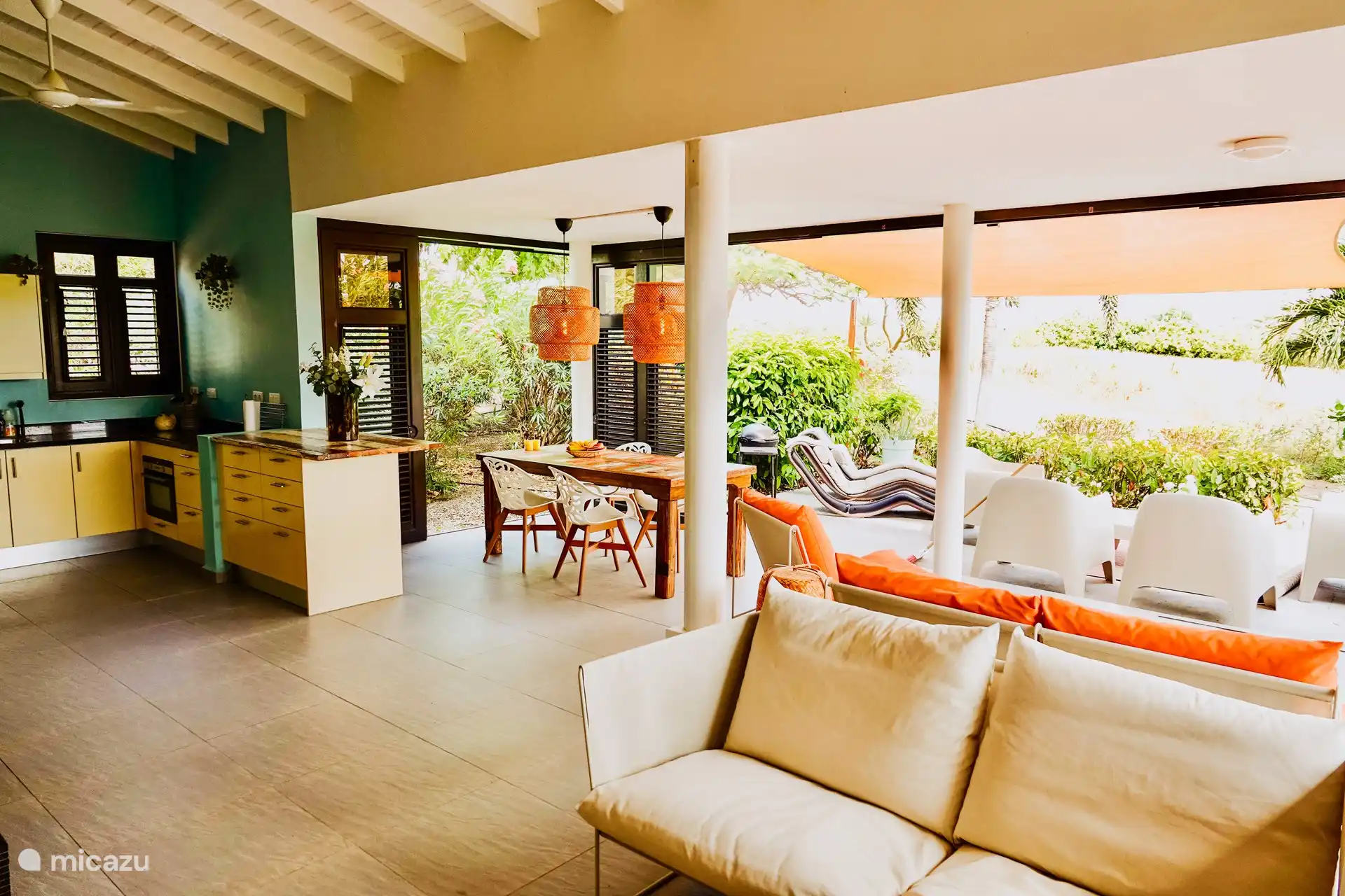 Spacious living room