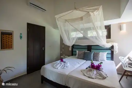 Spacious bedroom with 2 x single beds