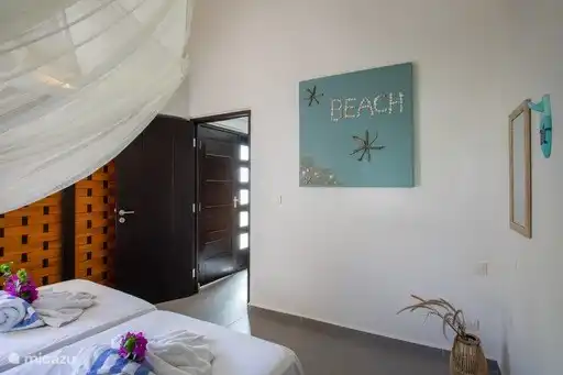 Spacious bedroom with 2 x 1 bed