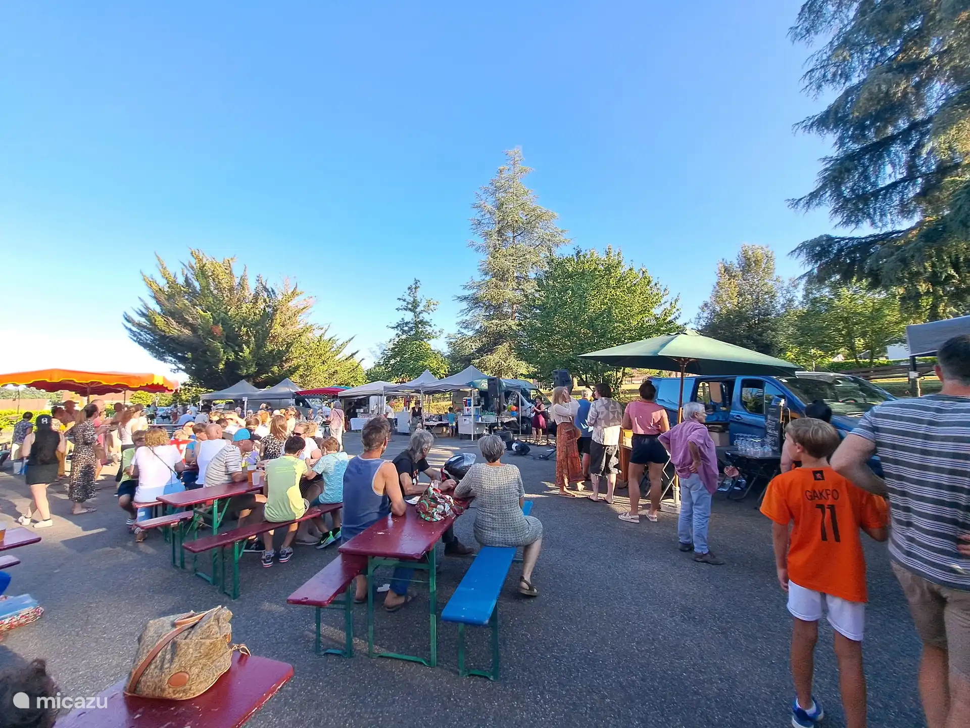 &#161;En los meses de verano hacemos todo lo posible en el parque! Desde mercados nocturnos hasta tardes familiares, deportivas. Tambi&#233;n hay entretenimiento profesional para los m&#225;s peque&#241;os todos los d&#237;as. 