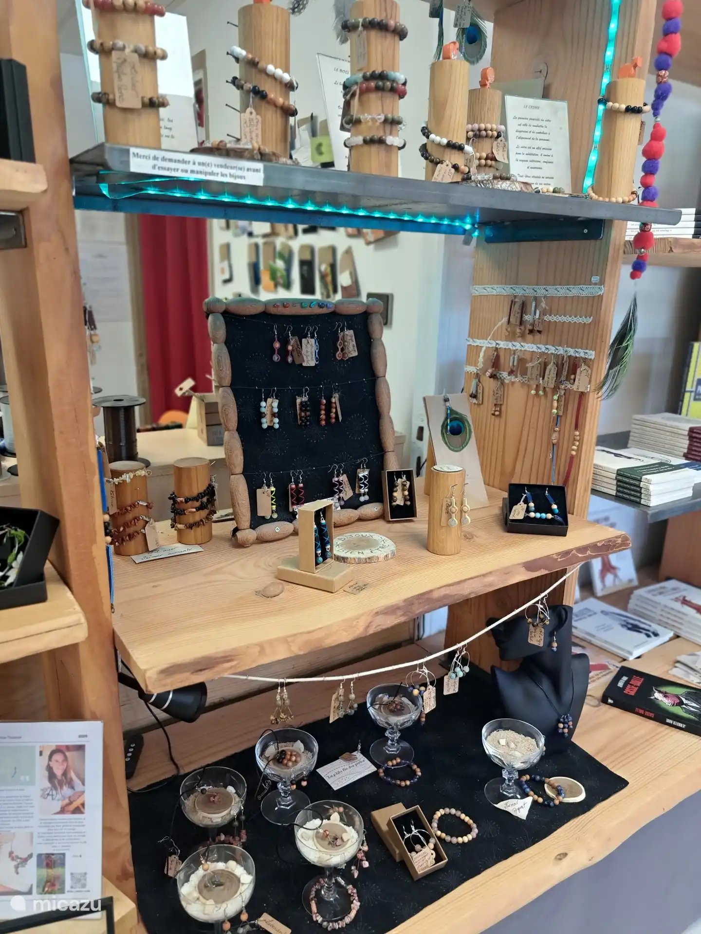 &#191;Te gusta ir de compras? &#191;De hermosas joyas y bonitos bolsos? Entonces puedes darte un capricho en una de las muchas tiendas (de artesan&#237;a). 