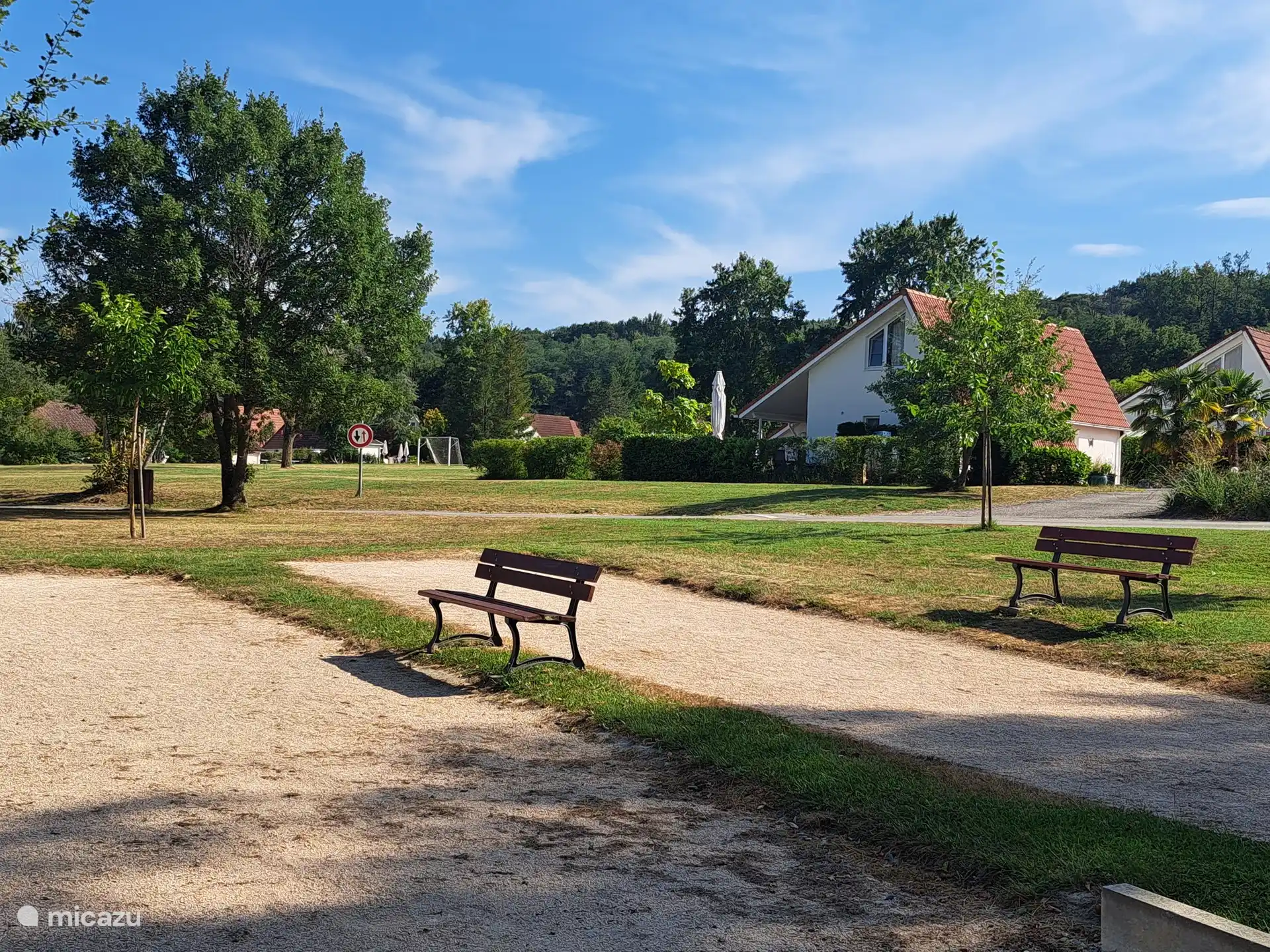 Lo que es de Francia... Vino, baguette y... &#161;petanca por supuesto! Hay un juego listo para ti en casa.