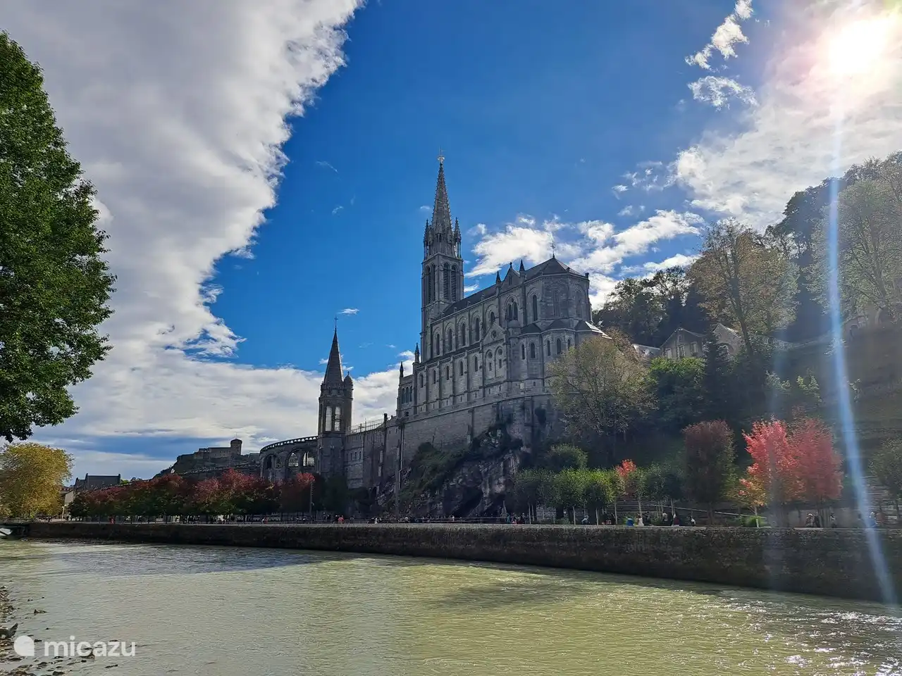 &#191;Sab&#237;as que Lourdes se encuentra en lo alto de las monta&#241;as?