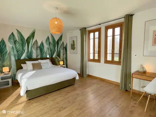 Villa dans village typique Dordogne | France, Dordogne, Trémolat - villa Grande chambre avec double exposition. Lit king size.