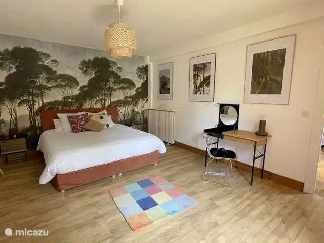 Villa dans village typique Dordogne | France, Dordogne, Trémolat - villa Grande chambre. Lit king size.