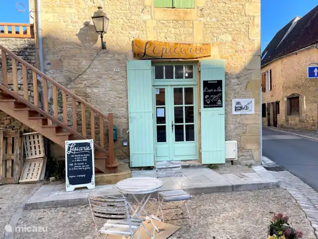 Villa dans village typique Dordogne | France, Dordogne, Trémolat - villa La grande épicerie du village, avec dépôt de pain, se trouve à cinq minutes à pied.