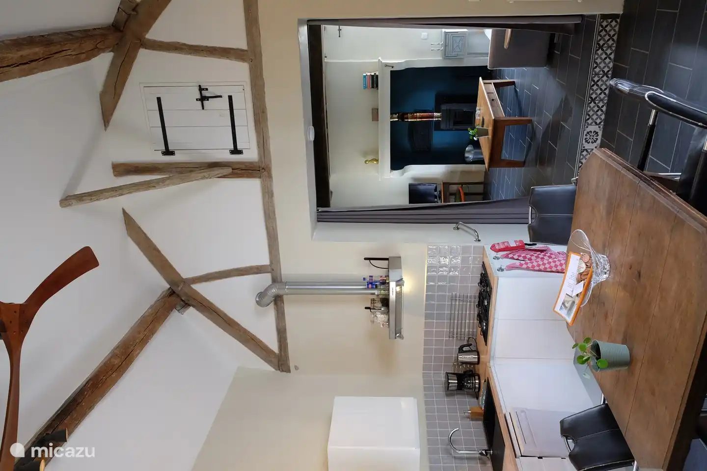 Küche und Wohnzimmer