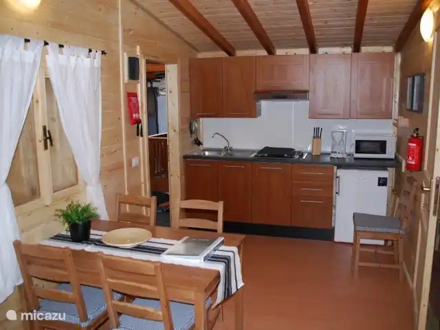 New York 9 | Italie, Lacs italiens , Porlezza - chalet cuisine comprenant micro-ondes, réfrigérateur et Dolce Gusto