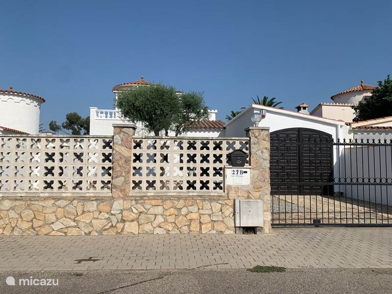 Casa vacacional España, Costa Brava, Ampuriabrava Chalet Tordera con amarre propio para embarcaciones 