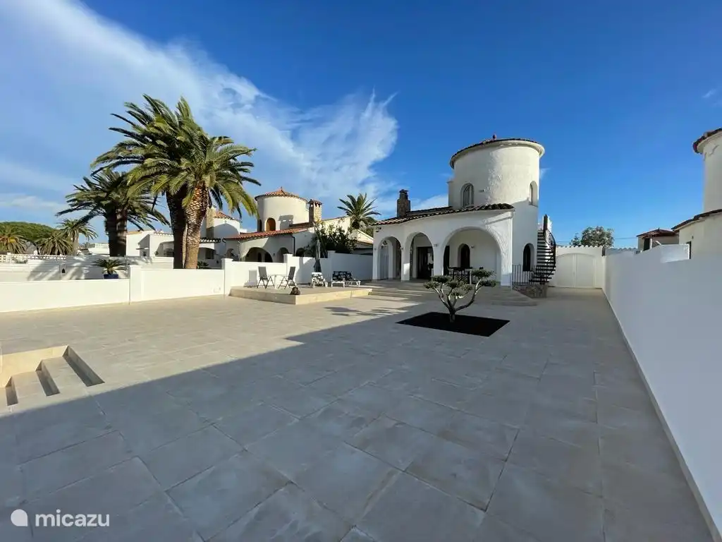 rear end . The side is closed with a door.