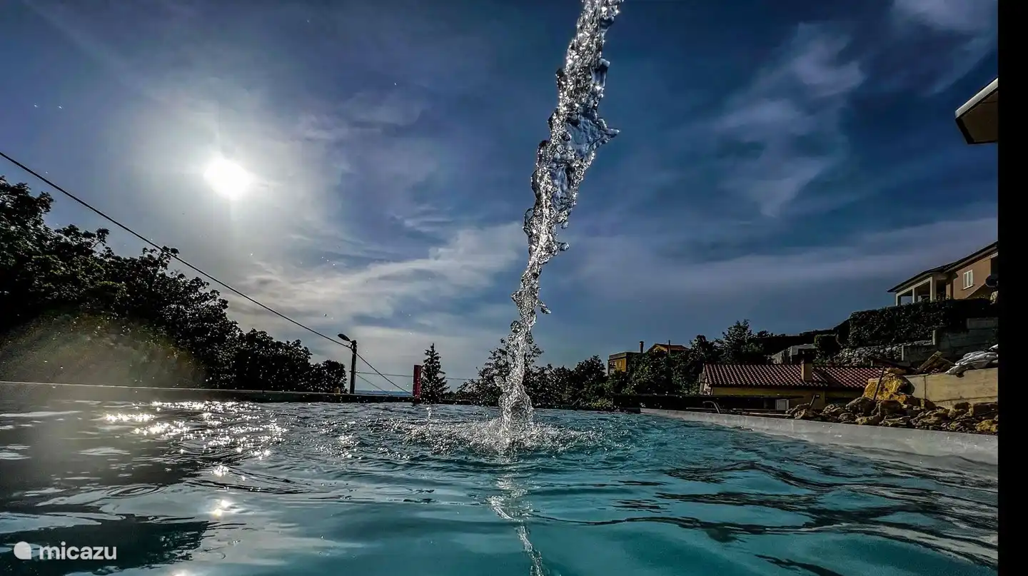 Großer Swimmingpool