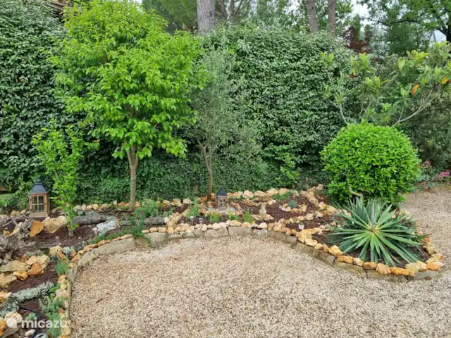 Revé d'Azur en Francia, Var, Nans-les-Pins - casa vacacional Otra vista de una parte del jardín