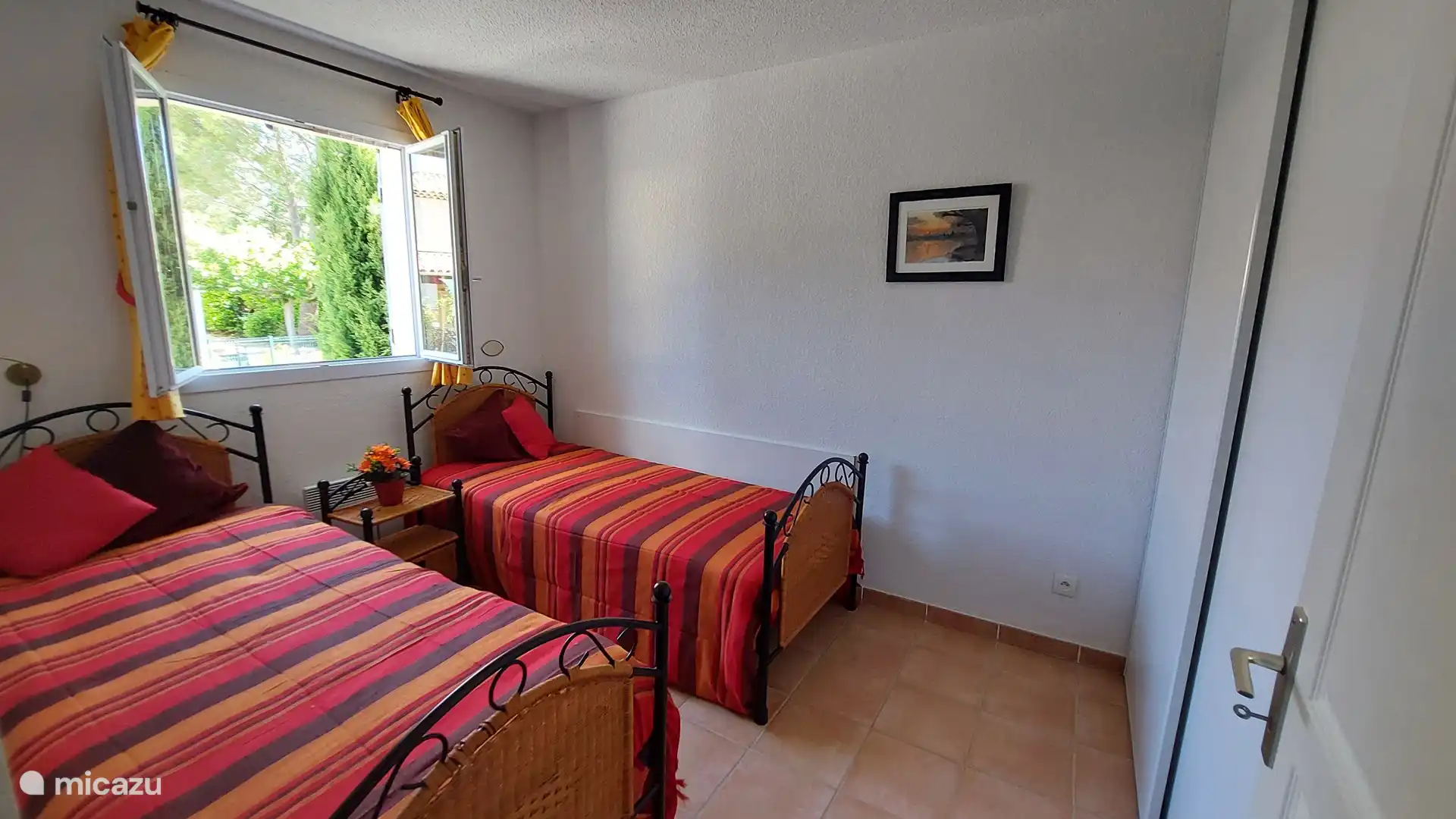 Bedroom 3 on the floor. 2 single beds, large built-in wardrobe