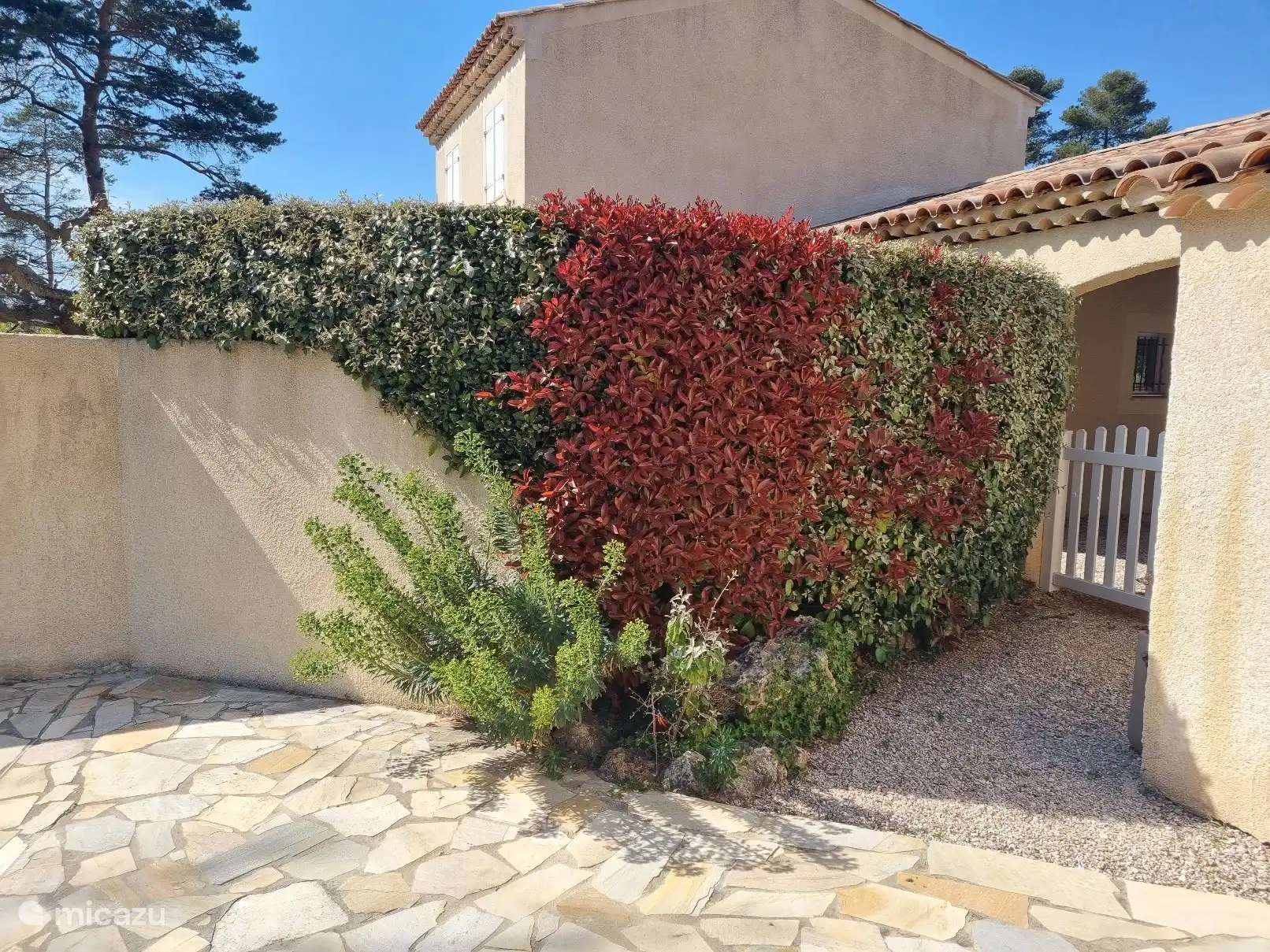 Entrance from the carport also directly to the garden 