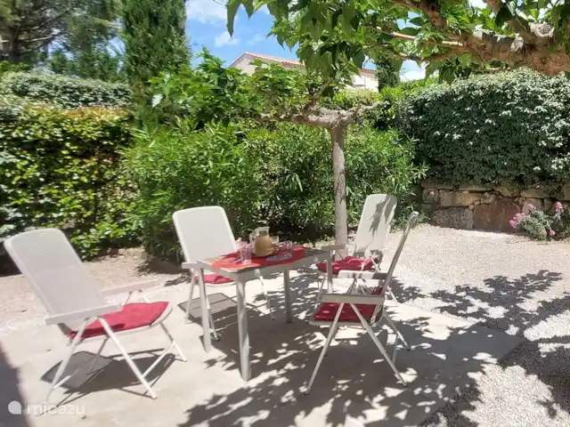 Revé d'Azur en Francia, Var, Nans-les-Pins - casa vacacional Terraza sureste con plátanos a la sombra, ideal también para un petit-déjeuner en paz por la mañana...