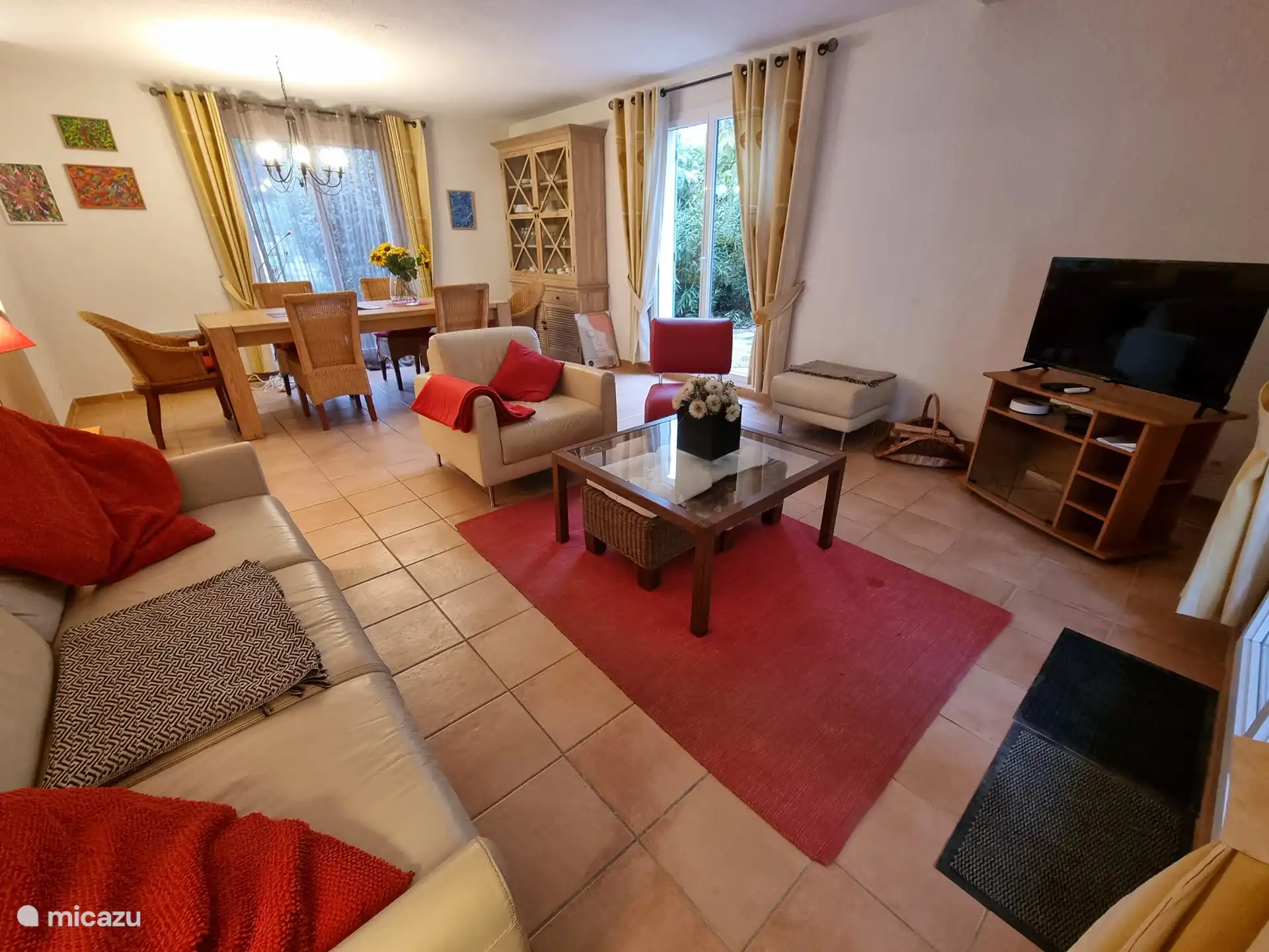 Living and dining room with direct access to the terraces and pool