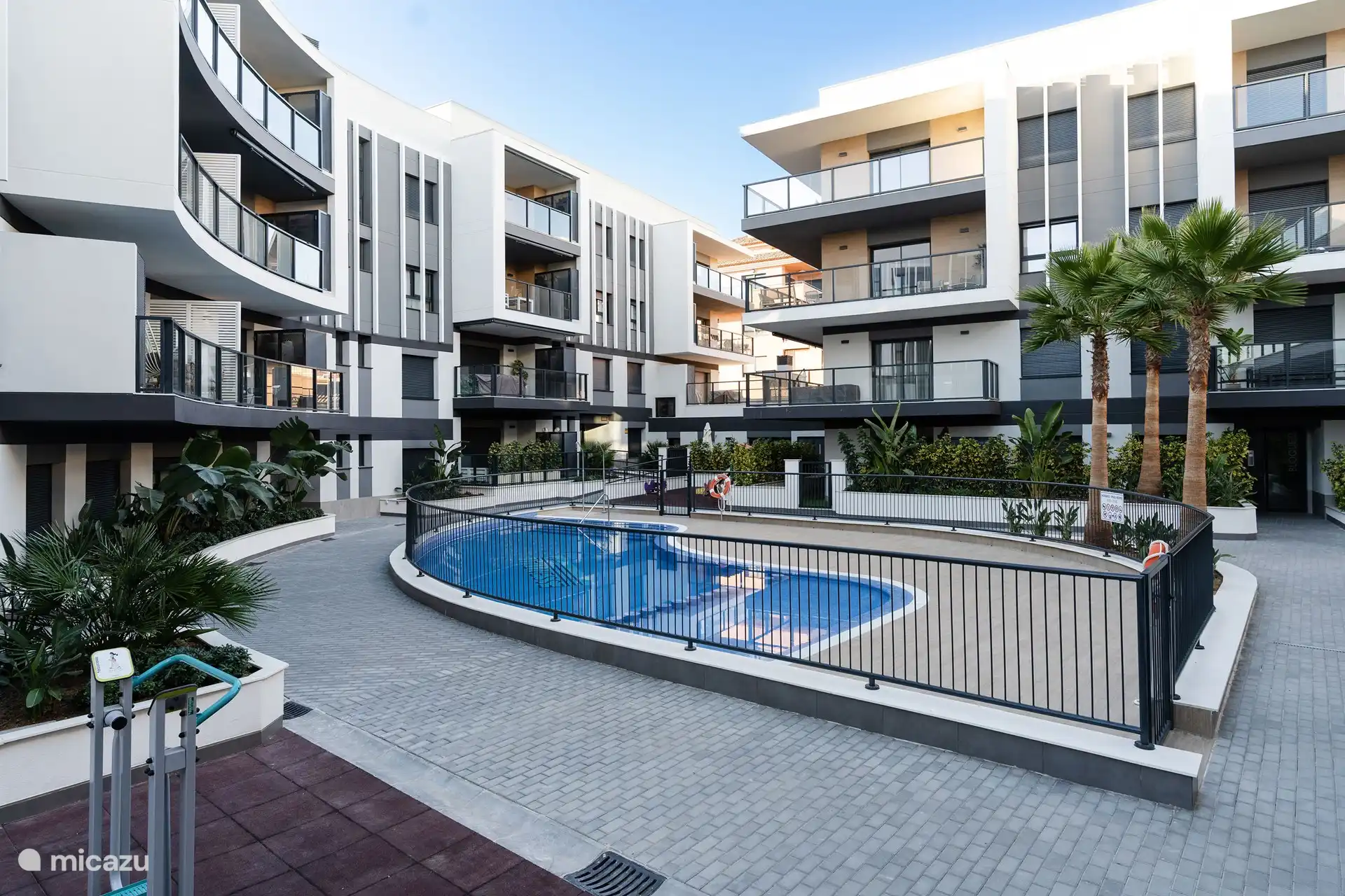 Geschlossener Gemeinschaftspool