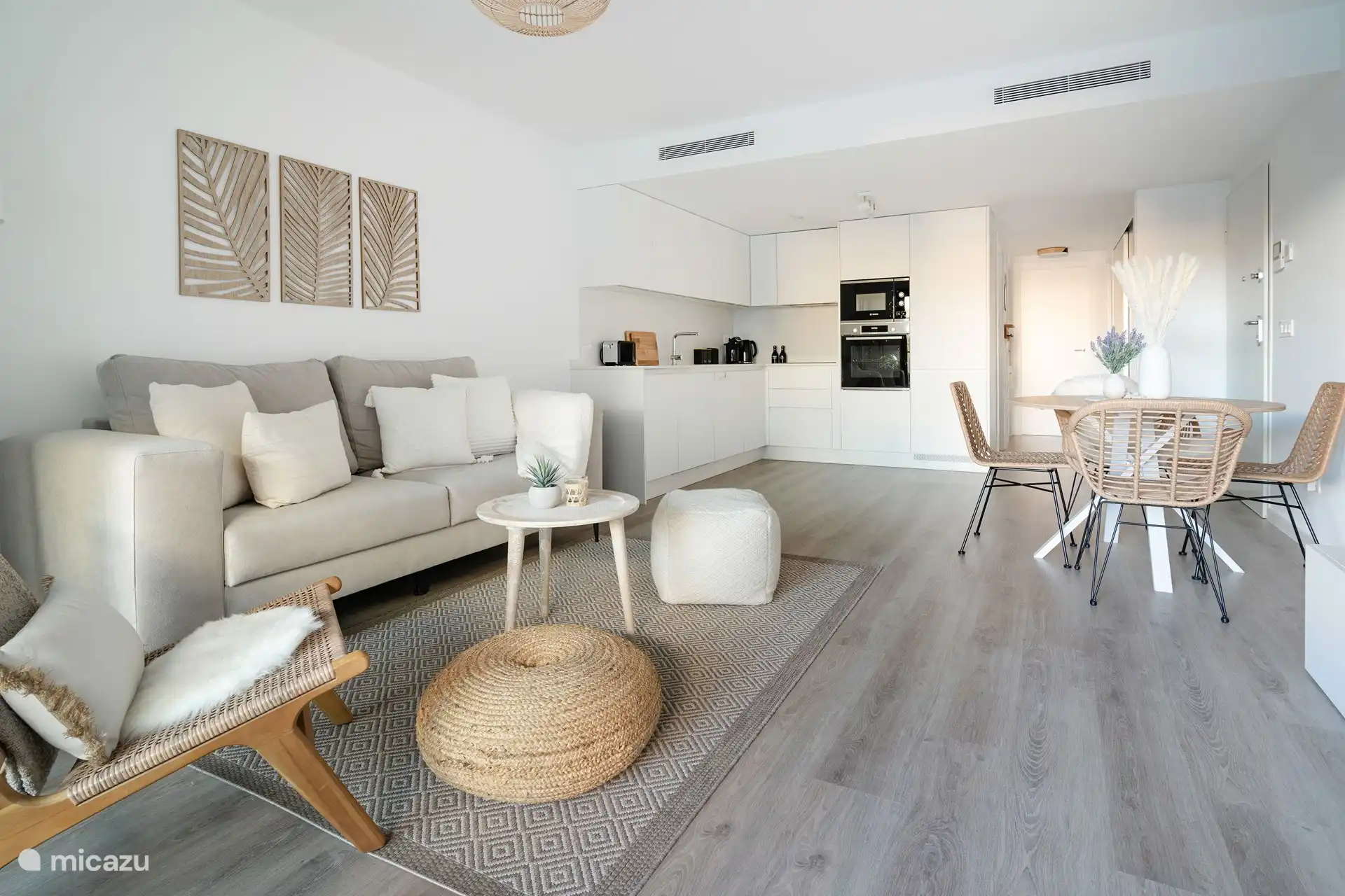 Wohn-Esszimmer und Küche