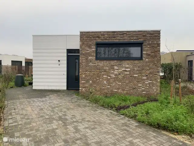 Vista del prado en Países Bajos, Barbante Septentrional, Cromvoirt - bungaló Puerta de entrada con plaza de aparcamiento