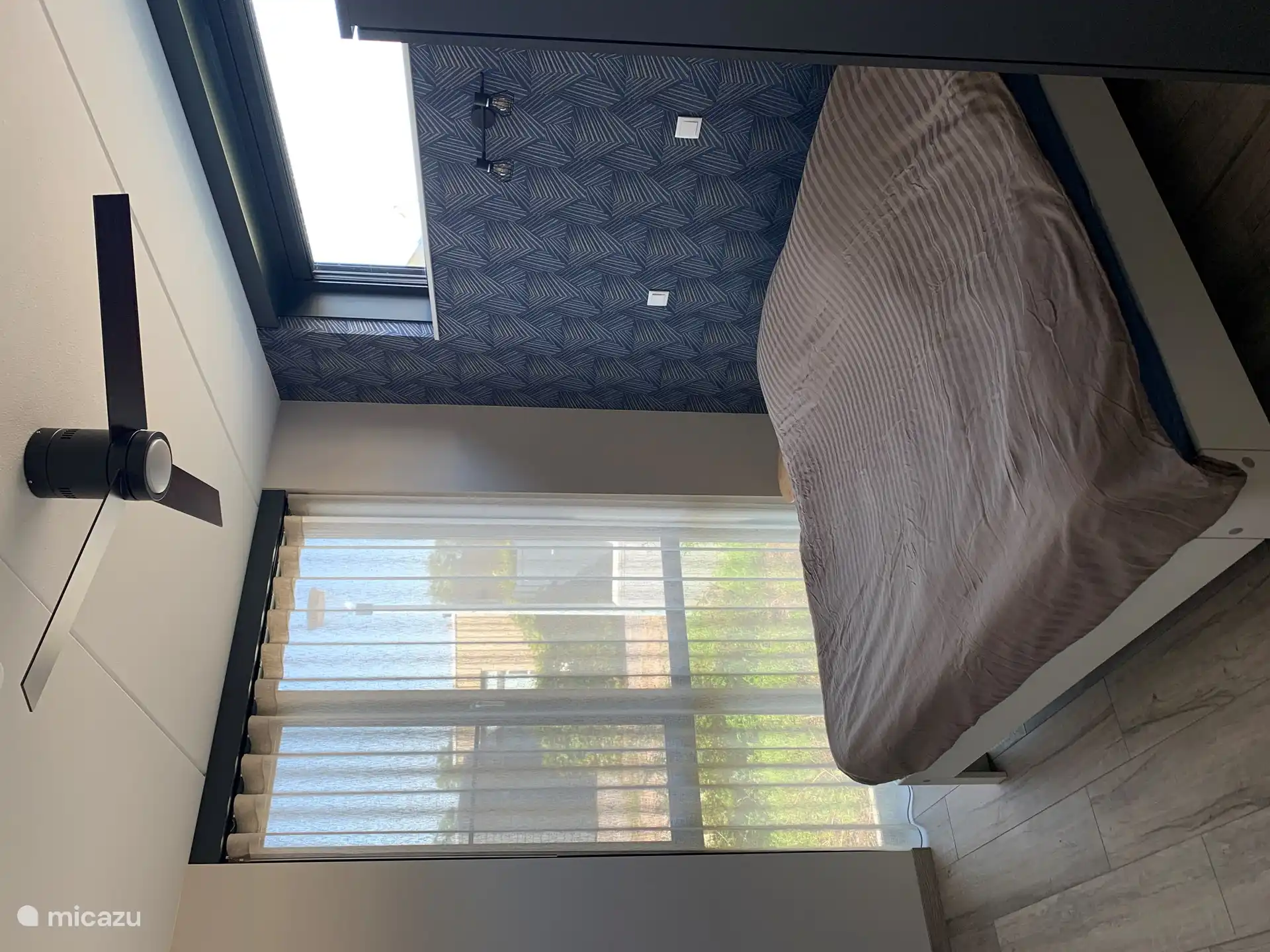 Slaapkamer met tweepersoonsbed (180x200)