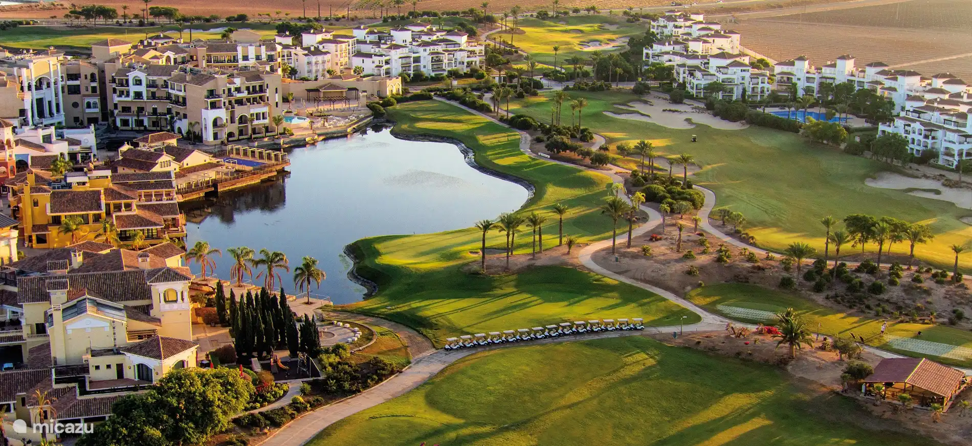 Hotel Doubletree in het centrum van de stad aan het meer