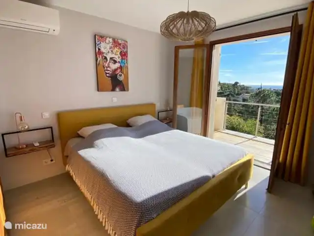 Villa Corniche con vistas al mar en St Tropez en Francia, Costa Azul, Les Issambres - villa Dormitorio con aire acondicionado silencioso con vista al mar