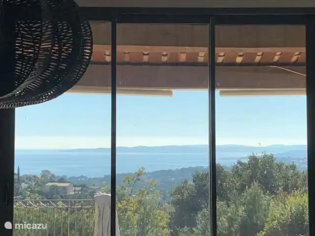 Villa Corniche con vistas al mar en St Tropez en Francia, Costa Azul, Les Issambres - villa Vista desde el salón
