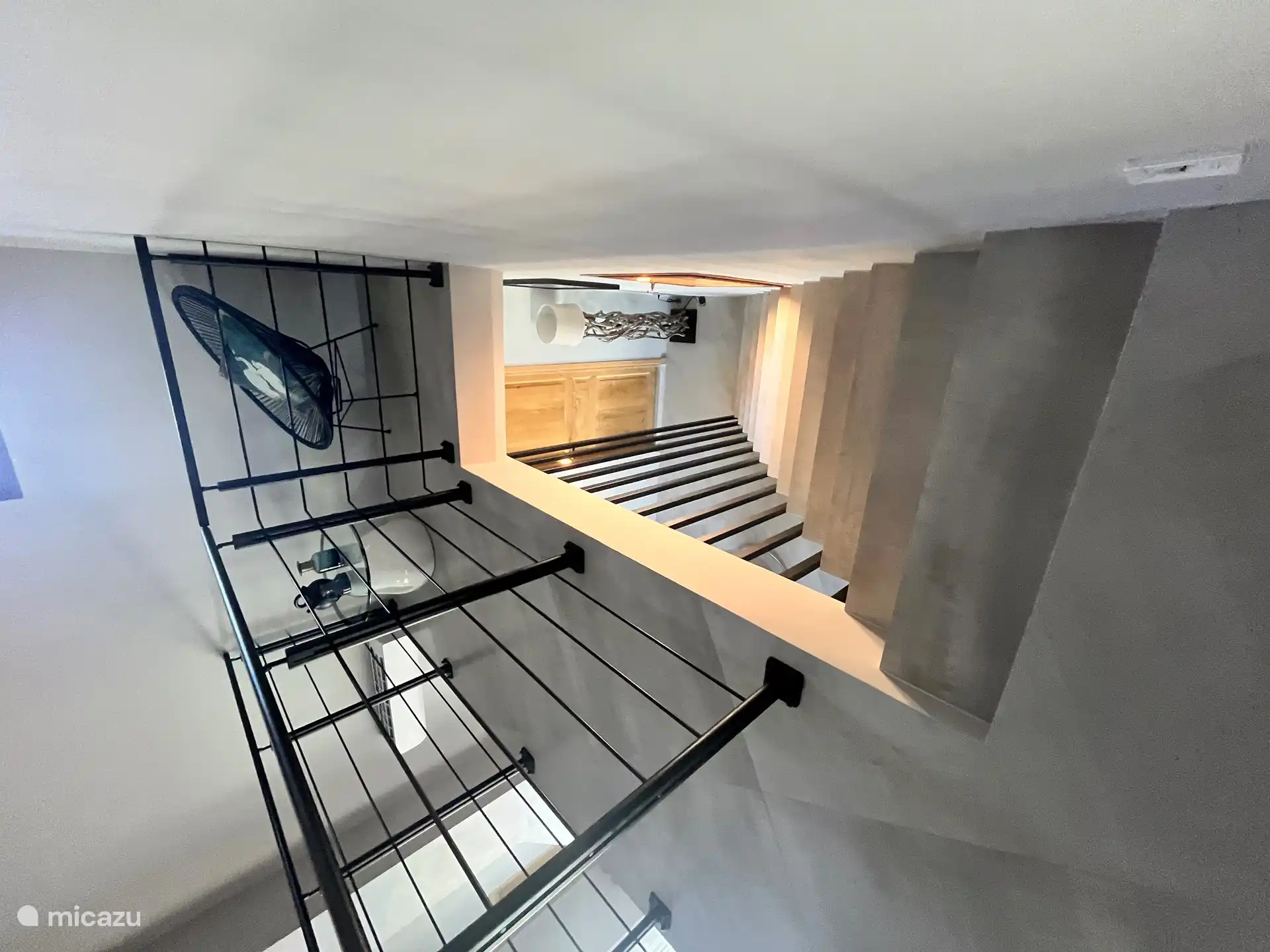 Stilvolle Treppe vom Schlafzimmer ins Erdgeschoss