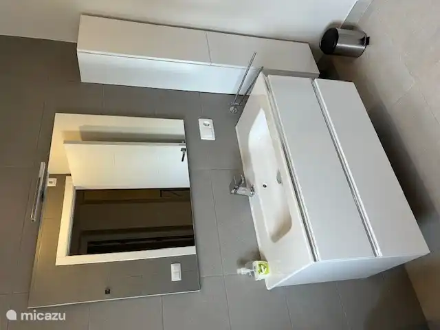 Badkamer meubel beneden