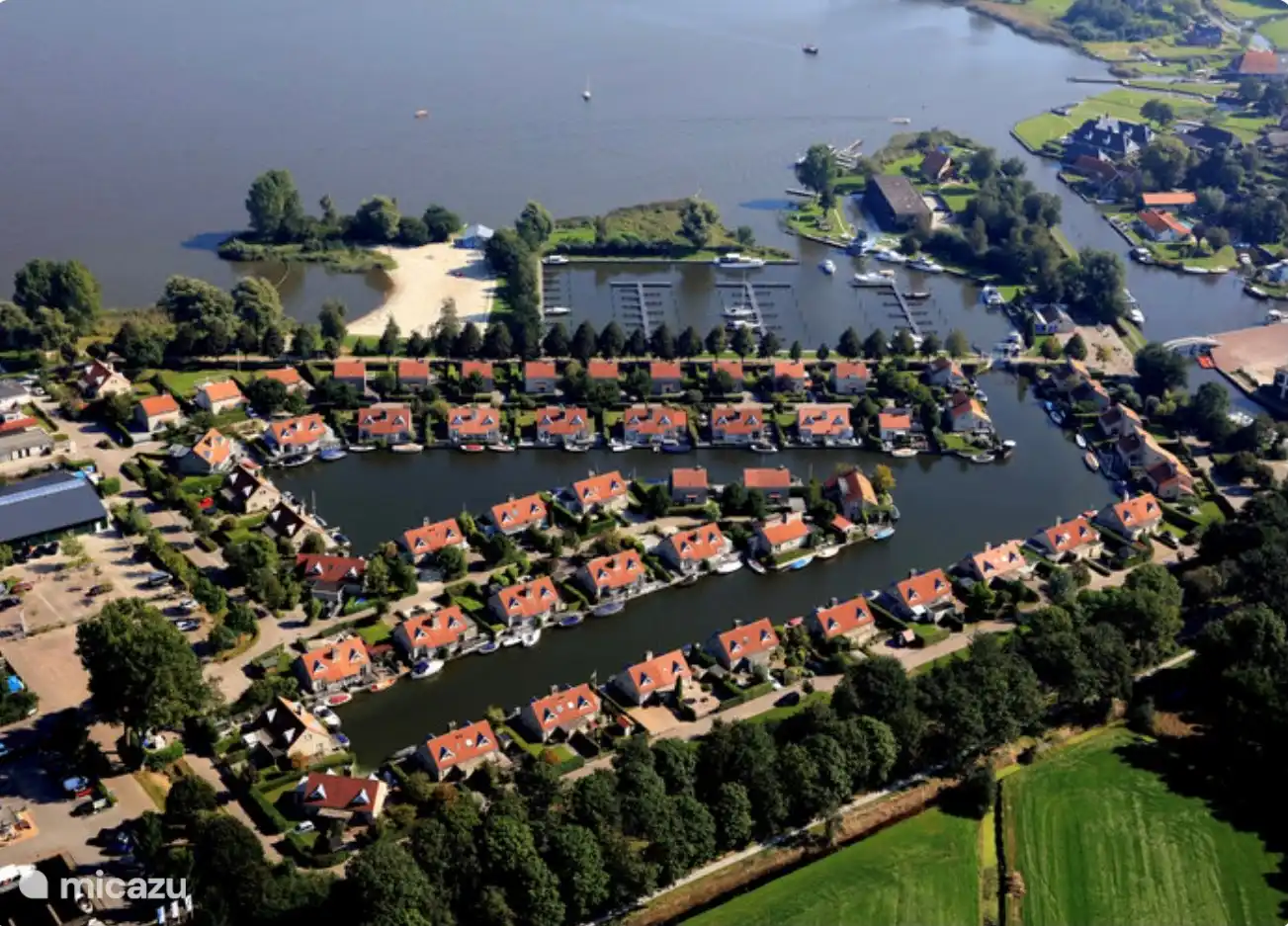 Luftaufnahme Doniapark. Unser Haus befindet sich am äußersten Rand des Parks (obere linke Ecke)