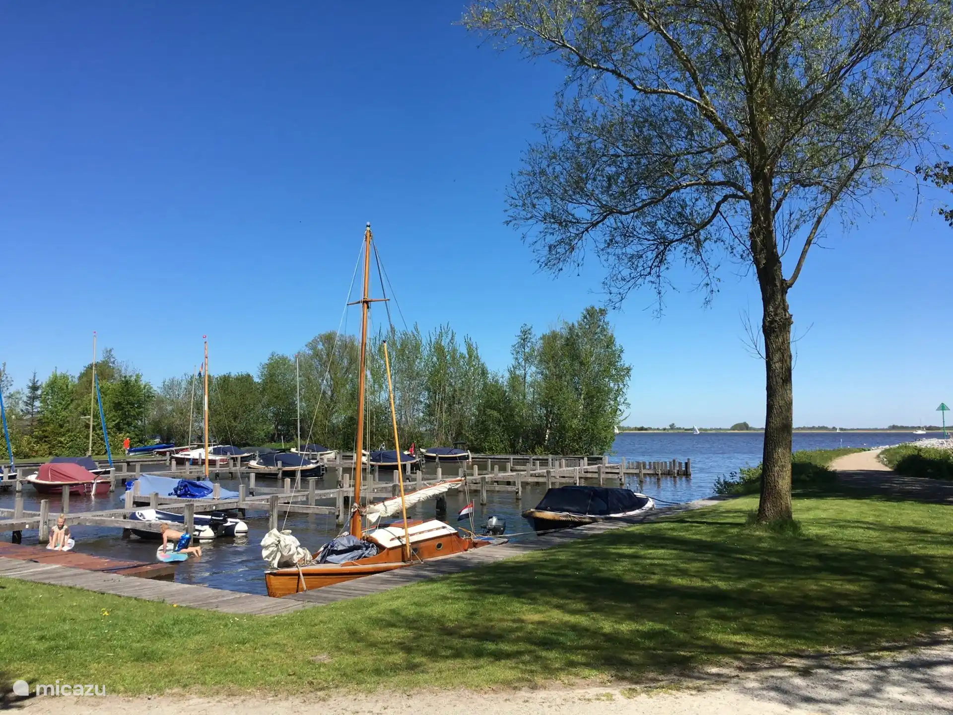 Der Hafen ist 50 Meter von unserem Haus entfernt
