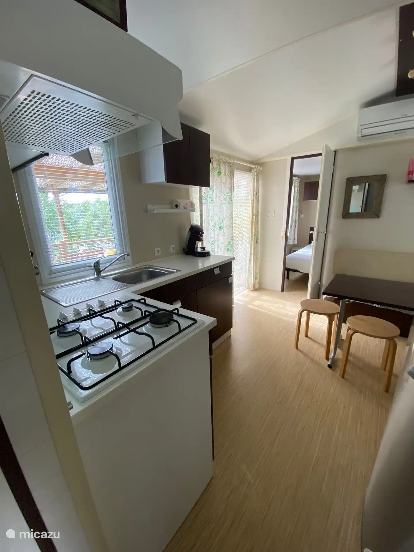 Cocina abierta, totalmente equipada para 6 personas.