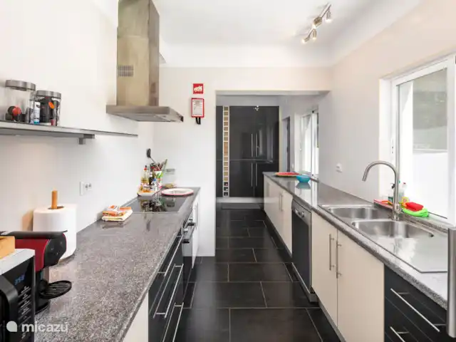 Casa das Areias Brancas en Portugal, Algarve, Carvoeiro - villa Cocina totalmente equipada