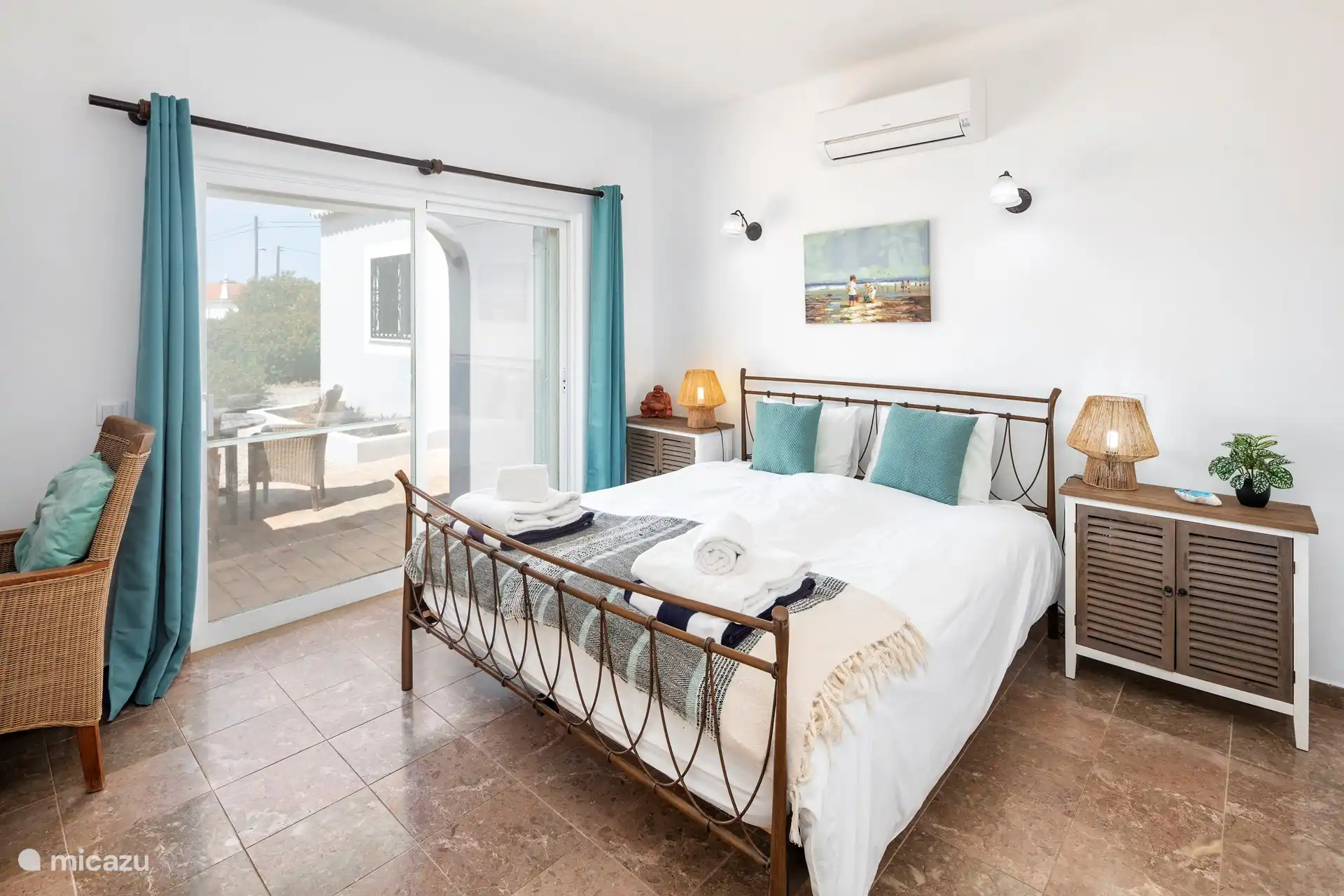 Dormitorio # 2 con cama doble