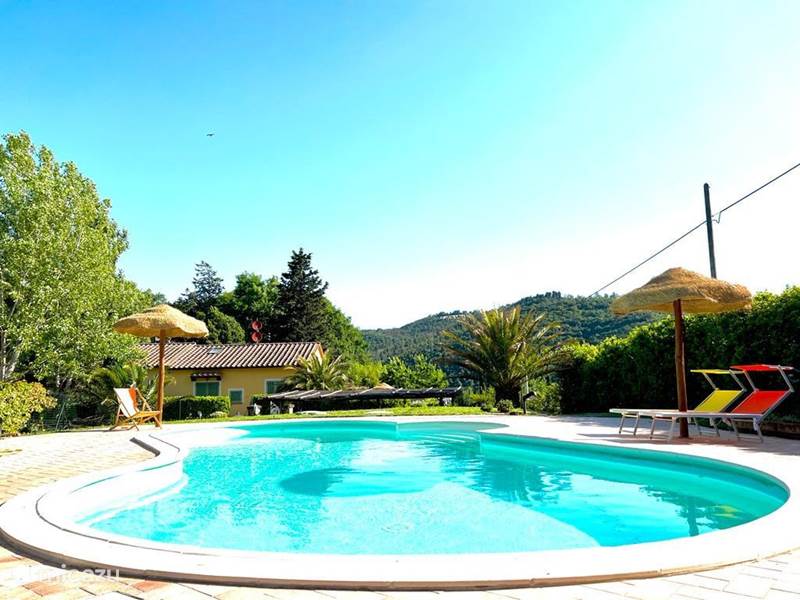 Casa vacacional Italia, Toscana, Montescudaio Casa vacacional Casa rural con jardín y piscina privada.