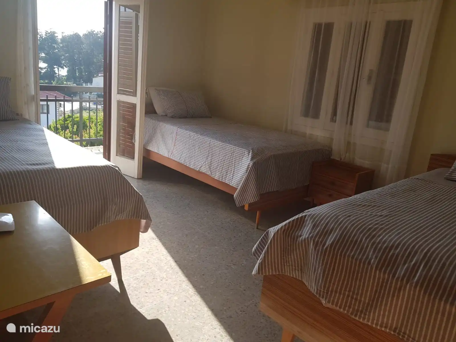 Segundo dormitorio. Tres camas individuales.