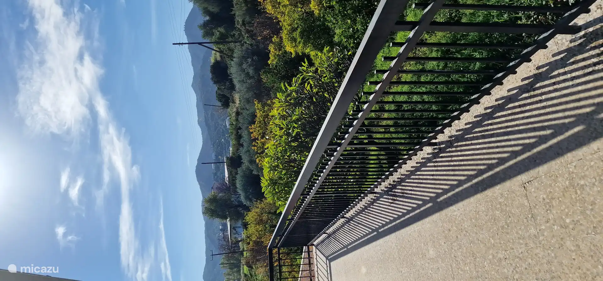 Vista desde el balcón al frente de la casa. Segunda planta.
