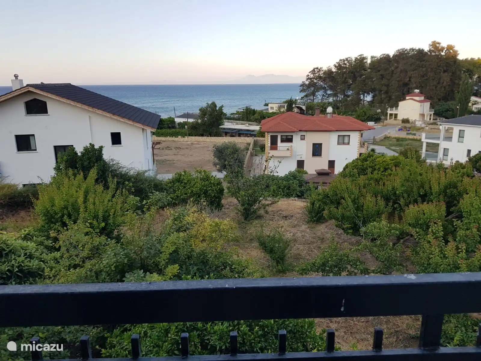 Vista desde el balcón derecho al mar.
