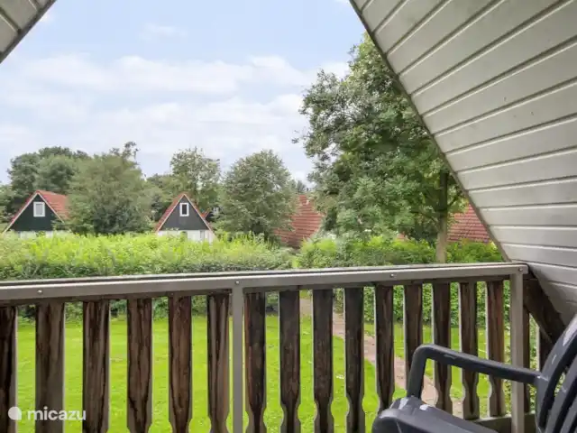 Bungalow de vacances Het Hedgehog House | Pays-Bas, Overijssel, Gramsbergen - maison de vacances Le Balcon donnant sur le jardin.