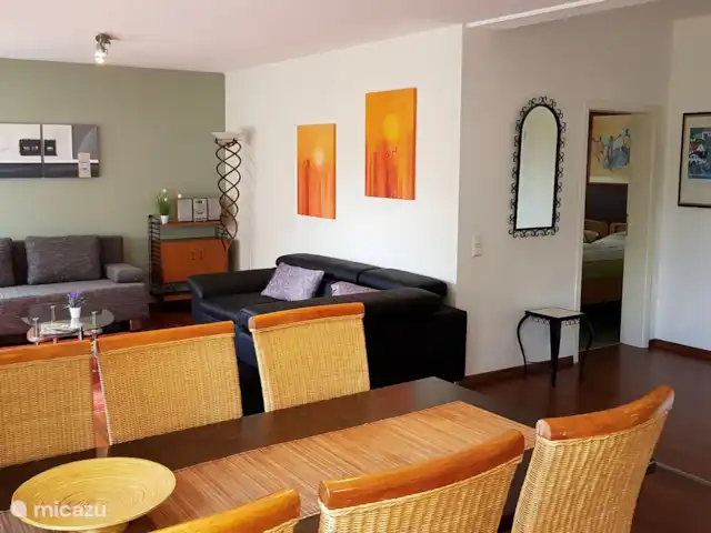 appartement huren in Duitsland, Rijnland-Palts, Trier – Vakantiewoning Reuscher Trier Newel Woon- en eetkamer (inclusief comfortabele slaapbank voor twee personen)
