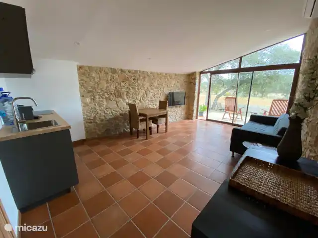 Can Massanet - appartement Luna | Espagne, Costa Brava, Llagostera - appartement Séjour/salle à manger avec terrasse privée.