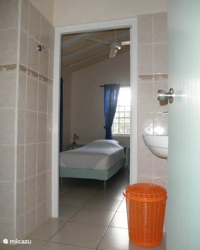 Slaapkamer 3. Alle slaapkamers hebben een eigen badkamer. 