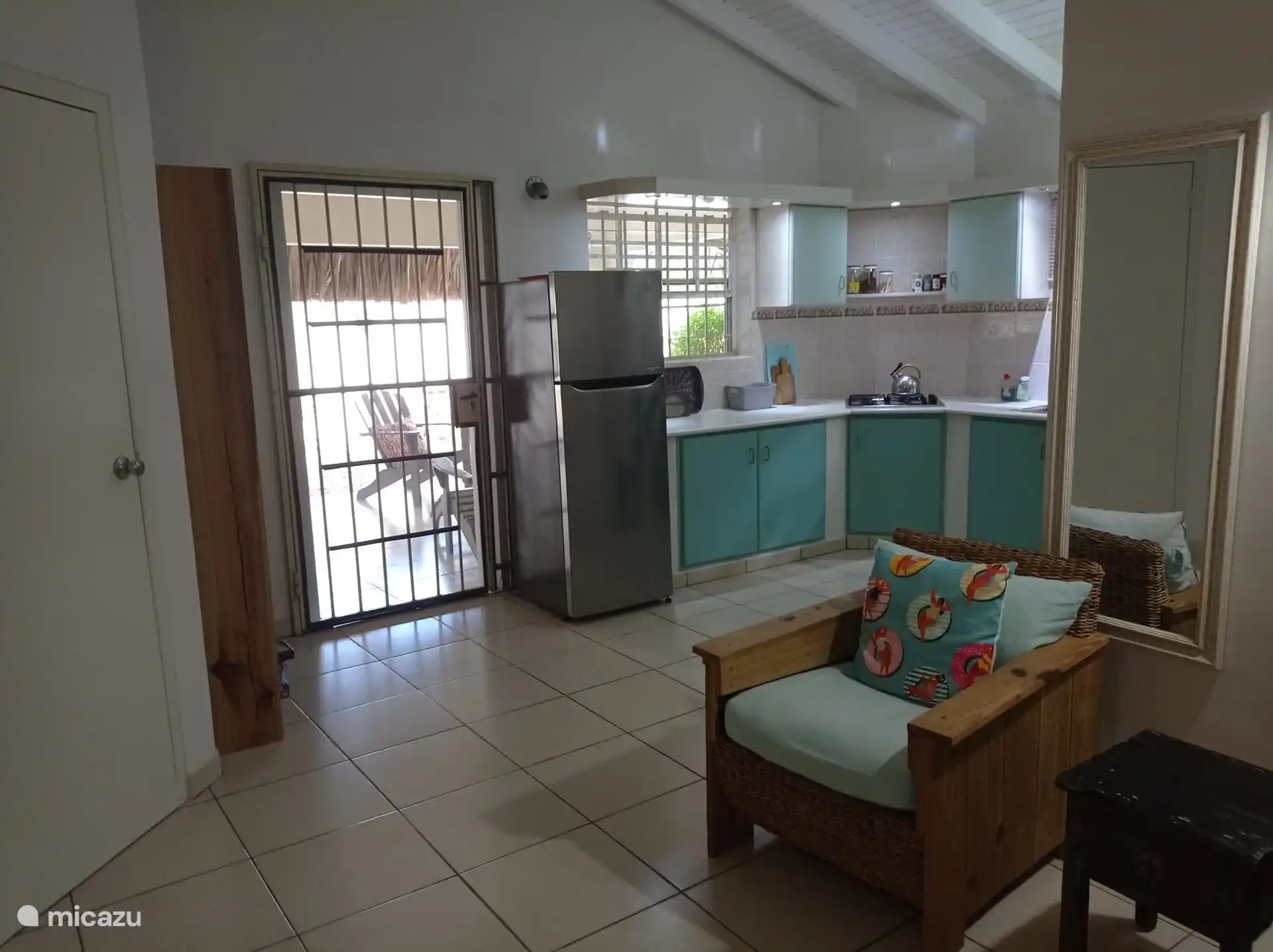 Keuken met uitgang naar buitenverblijf 